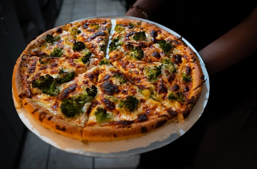 Large Chicken & Broccoli Pizza